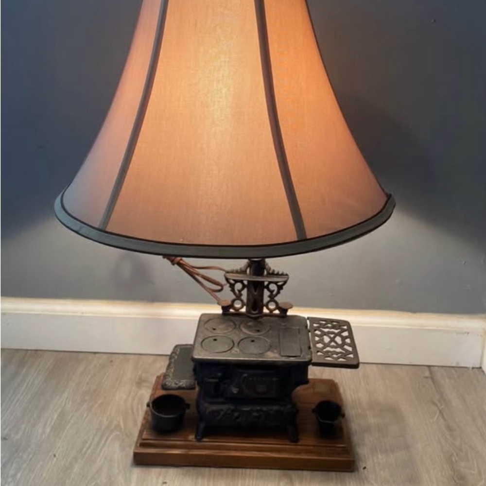 Vintage CRESCENT, Miniature Stove, CAST IRON, Salesman Sample, Working Lamp